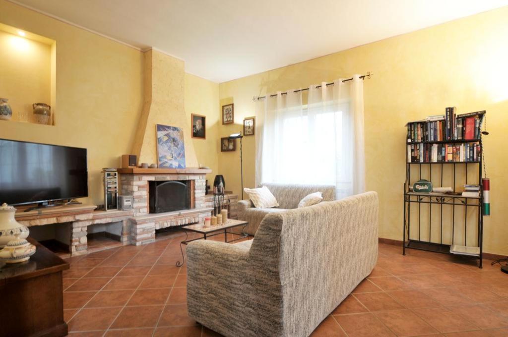 La Madonnina Bed & Breakfast Querceta Dış mekan fotoğraf