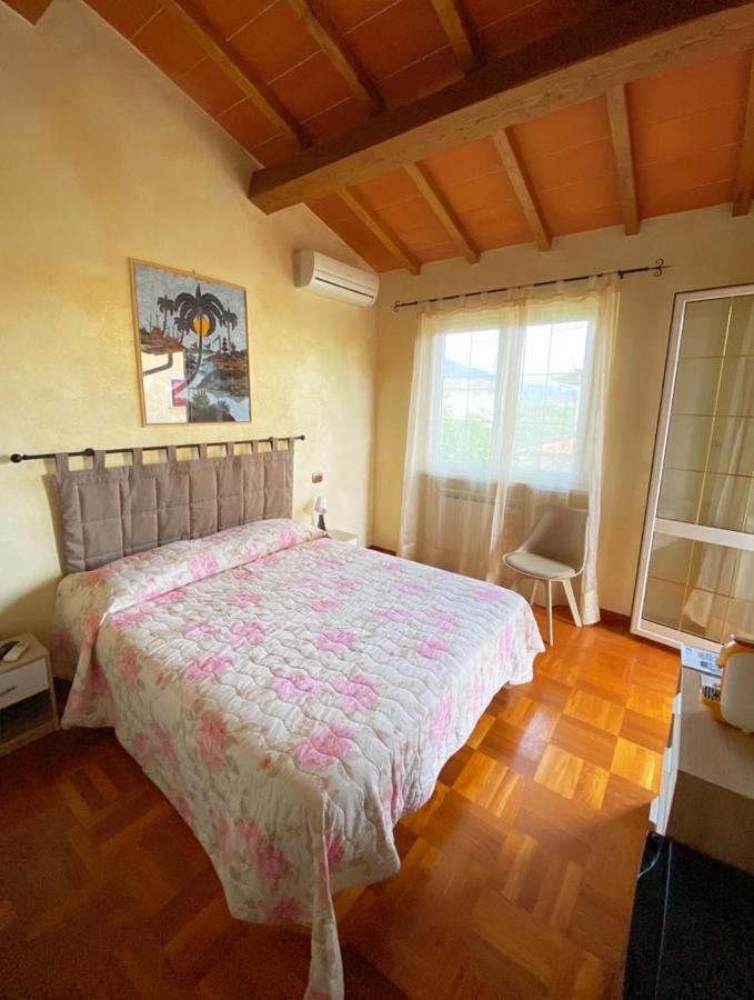 La Madonnina Bed & Breakfast Querceta Dış mekan fotoğraf